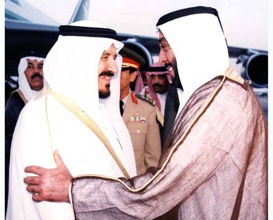 नाक से नाक सटाकर KISS करने पर इस मुस्लिम देश ने लगाया बैन