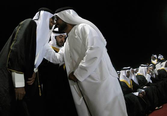 नाक से नाक सटाकर KISS करने पर इस मुस्लिम देश ने लगाया बैन