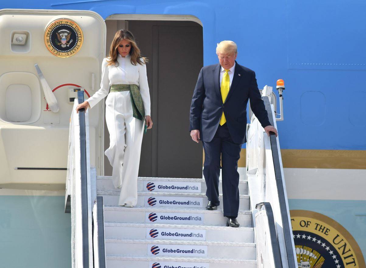 गुजरात में ट्रंप का 'स्वैग से स्वागत', आगरा भी तैयार, जमीं से आसमान तक सुरक्षा