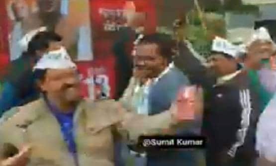 'रिंकिया के पापा' गाने पर झूमे AAP कार्यकर्ता, वीडियो वायरल