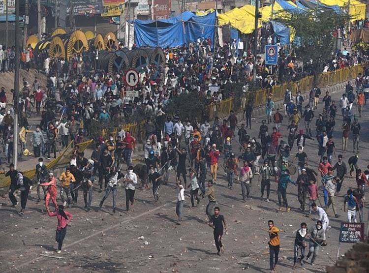 दिल्ली: हिंसा के दौरान युवक के सिर में घुस गई रॉड, ऐसे बची जान