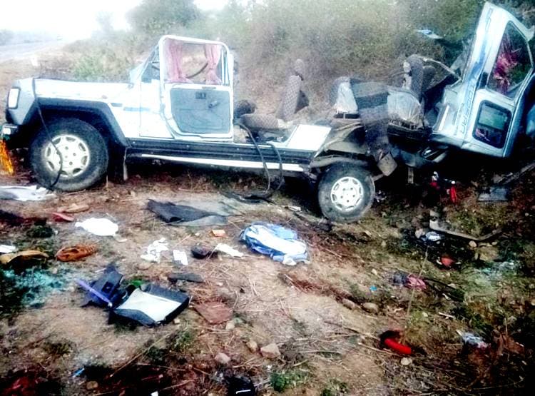 बस ने उड़ाए क्रूजर के परखच्चे, म‍िनटों में चली गई 9 की जान