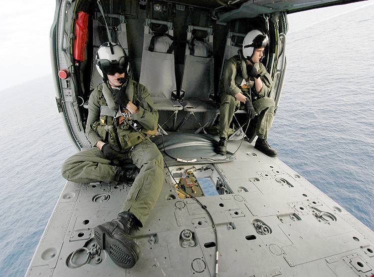 ट्रंप के 'रोमियो' से बढ़ेगी भारतीय NAVY की ताकत, हवा से पानी में करेगा वार