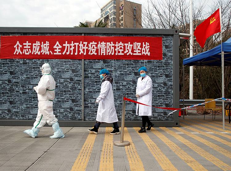 चीन में डॉक्टरों पर हमले, लोग बोले- कोरोना वायरस ठीक करो वरना चाकू मार देंगे