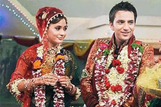 फर्जी शादियों से कैसे टीआरपी बटोर रहे टीवी चैनल्स, पुराना है ये फॉर्मूला