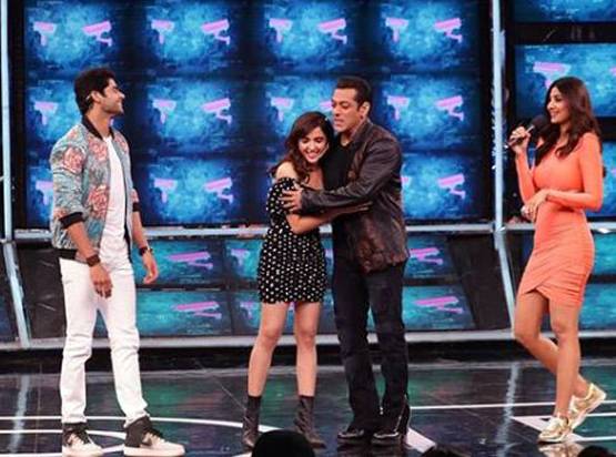 Bigg Boss: शिल्पा ने सलमान से किया शादी का सवाल तो रो पड़े एक्टर, Video