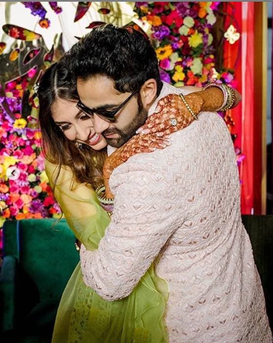 भाई की बारात लेकर पहुंचीं करीना-करिश्मा, वायरल अरमान का वेडिंग एलबम