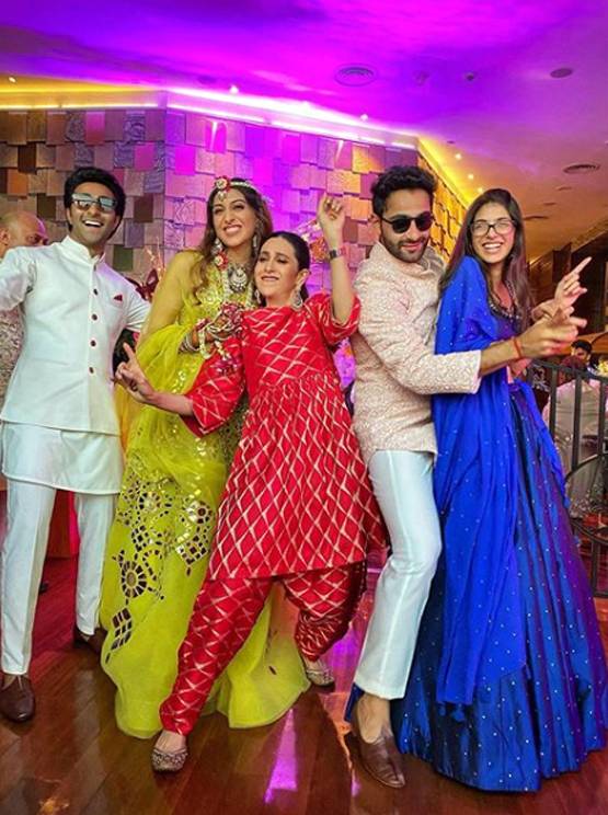 भाई की बारात लेकर पहुंचीं करीना-करिश्मा, वायरल अरमान का वेडिंग एलबम