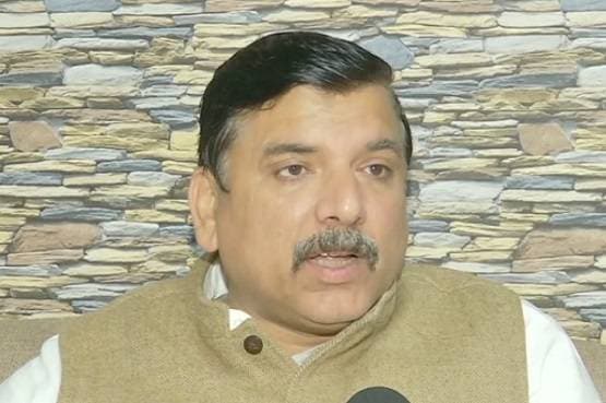 छत पर मिले पत्थर-पेट्रोल बम, ताहिर हुसैन बोले- मेरे घर का दुरुपयोग किया गया