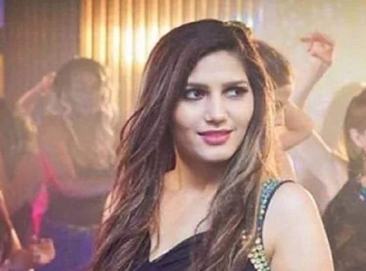 BJP का प्रचार कर रहीं सपना चौधरी ने पूछा किसे जिताओगे, लोग बोले- केजरीवाल