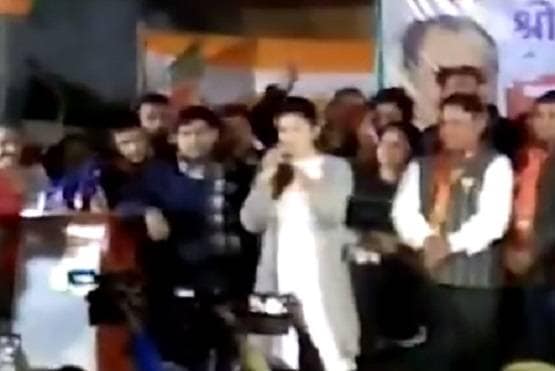 BJP का प्रचार कर रहीं सपना चौधरी ने पूछा किसे जिताओगे, लोग बोले- केजरीवाल
