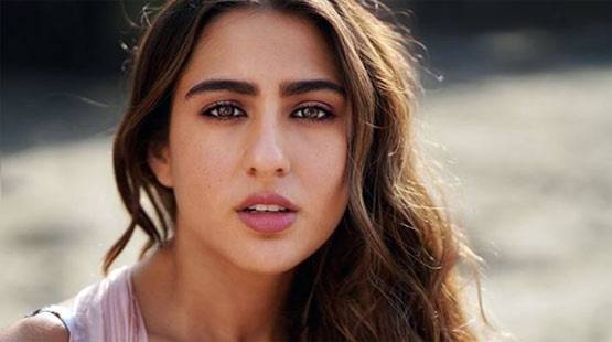 गोवा में सारा का फैमिली वेकेशन, बिकिनी टॉप में शेयर की ग्लैमरस फोटोज