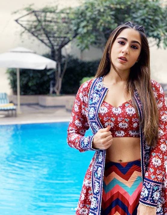 पोल्का डॉट ड्रेस में सारा अली खान का स्टनिंग लुक, देखें तस्वीरें