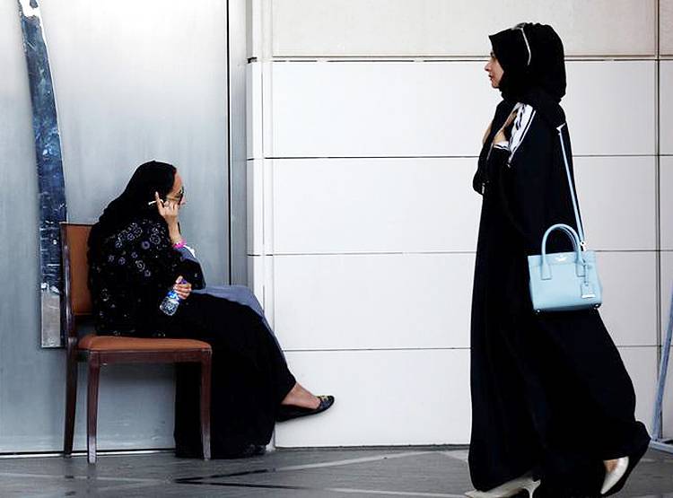 इस्लामिक कानून का खौफ, फिर भी सीक्रेट तरीके से यूं प्यार ढूंढ रहीं सऊदी महिलाएं