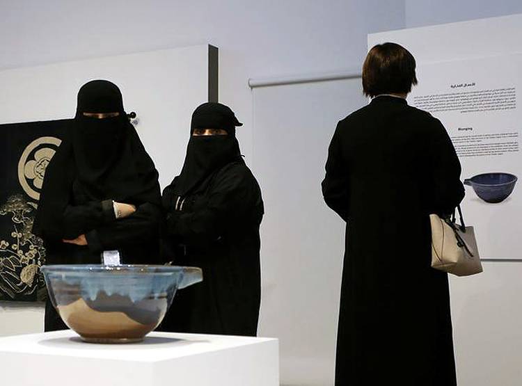 इस्लामिक कानून का खौफ, फिर भी सीक्रेट तरीके से यूं प्यार ढूंढ रहीं सऊदी महिलाएं