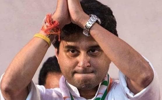 विजयवर्गीय से गले मिले सिंधिया, उमा भारती से लिया आशीर्वाद