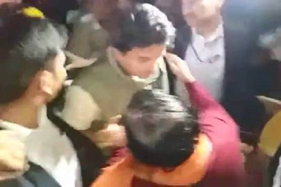 विजयवर्गीय से गले मिले सिंधिया, उमा भारती से लिया आशीर्वाद