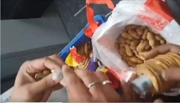 मूंगफली-बिस्कुट-पके मांस से निकलने लगे नोट, हैरतअंगेज तस्करी