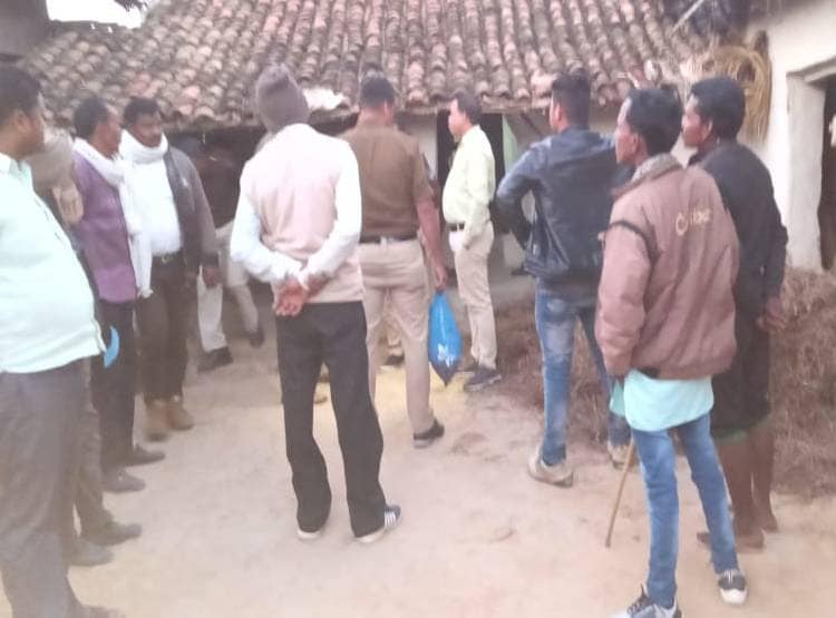 प्रेमी की कब्र पर सोती थी प्रेमिका, जब खुदाई हुई तो पुलिस भी दंग रह गई