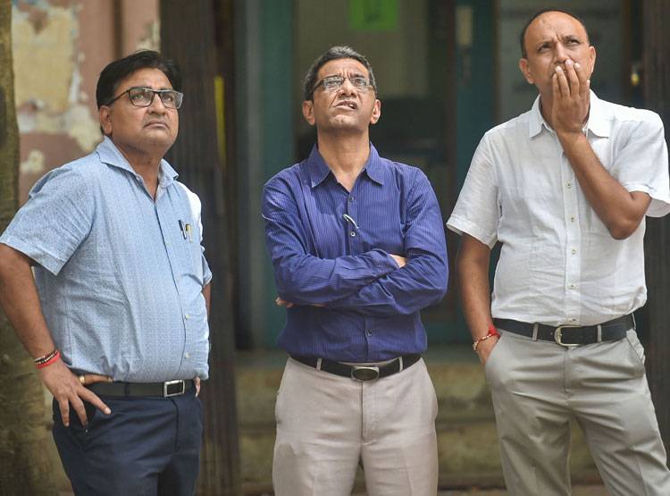 शेयर बाजार: निवेशकों को 5 मिनट में 5 लाख करोड़ की चपत!