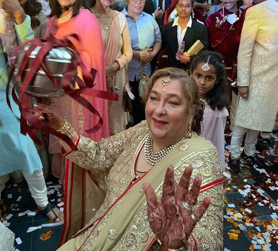 भाई की बारात लेकर पहुंचीं करीना-करिश्मा, वायरल अरमान का वेडिंग एलबम