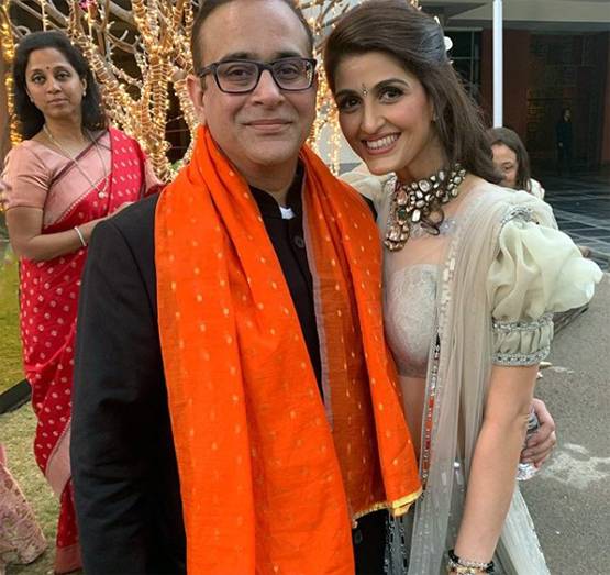 भाई की बारात लेकर पहुंचीं करीना-करिश्मा, वायरल अरमान का वेडिंग एलबम