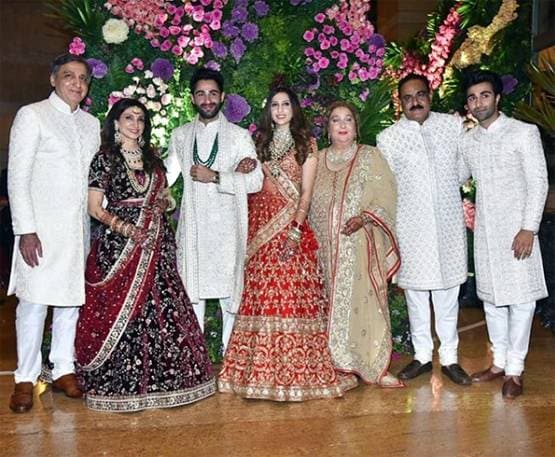 भाई की बारात लेकर पहुंचीं करीना-करिश्मा, वायरल अरमान का वेडिंग एलबम