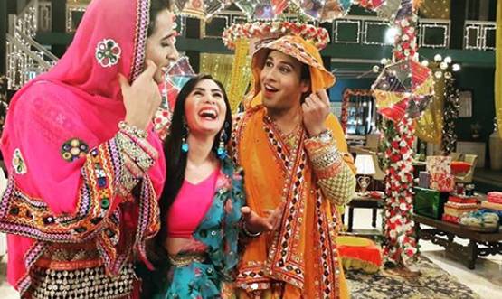 काजल-बिंदी और लिपस्ट‍िक लगाए सेट पर पहुंचे ये स्टार्स, फोटोज वायरल