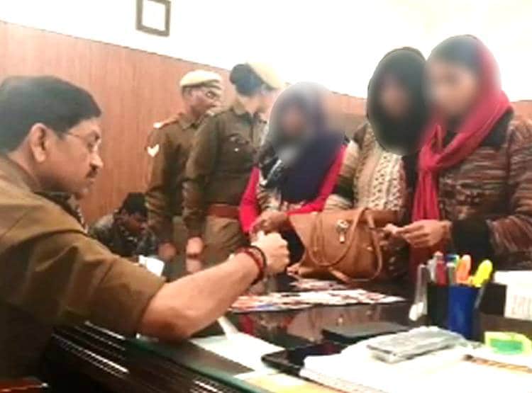 साधु ने की 5 शाद‍ियां, नशीले इंजेक्शन देकर कराता था देह व्यापार