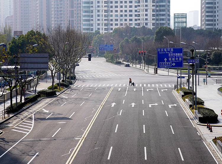 कोरोना का डर: चीन का सबसे बड़ा शहर वीरान, देखें हालात