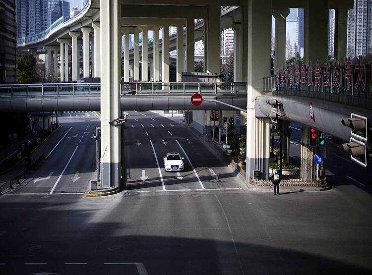 कोरोना का डर: चीन का सबसे बड़ा शहर वीरान, देखें हालात