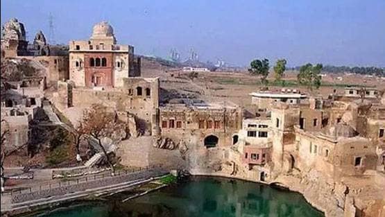 PAK का ये शिव मंदिर है खास, प्रियंका और सोनिया गांधी भी यहां कराती हैं पूजा