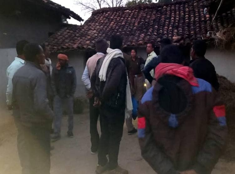 प्रेमी की कब्र पर सोती थी प्रेमिका, जब खुदाई हुई तो पुलिस भी दंग रह गई