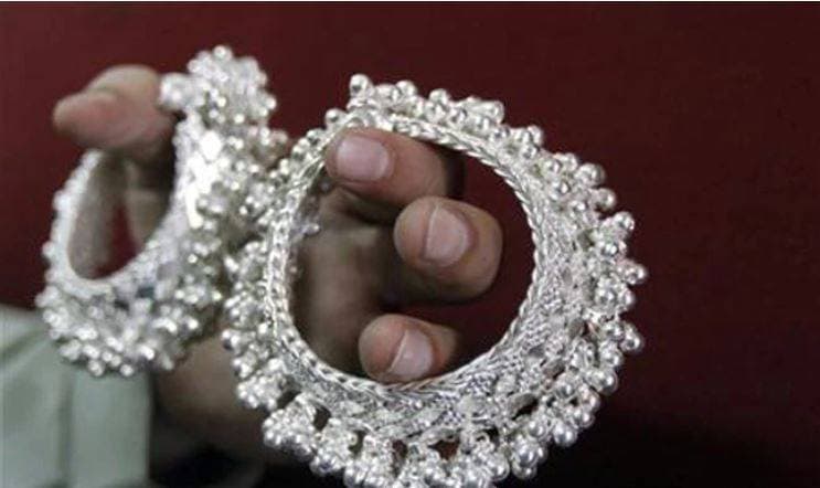 कोरोना से बाजार में भूचाल, पर सोने में निवेश करने वाले हो रहे मालामाल