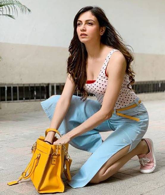 रियल लाइफ में ग्लैमरस हैं सिंगर गुरदास मान की बहू, देखें वायरल Photos