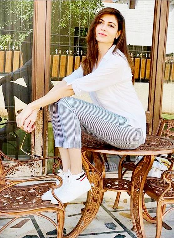 PHOTOS: कपिल शर्मा की ऑन स्क्रीन पत्नी रह चुकी हैं गुरदास मान की बहू