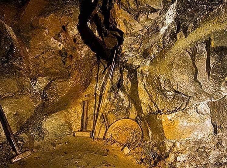 सोनभद्र में सोने का खनन हुआ तो ढह जाएगा कुलदेवता का मंदिर, भड़के लोग