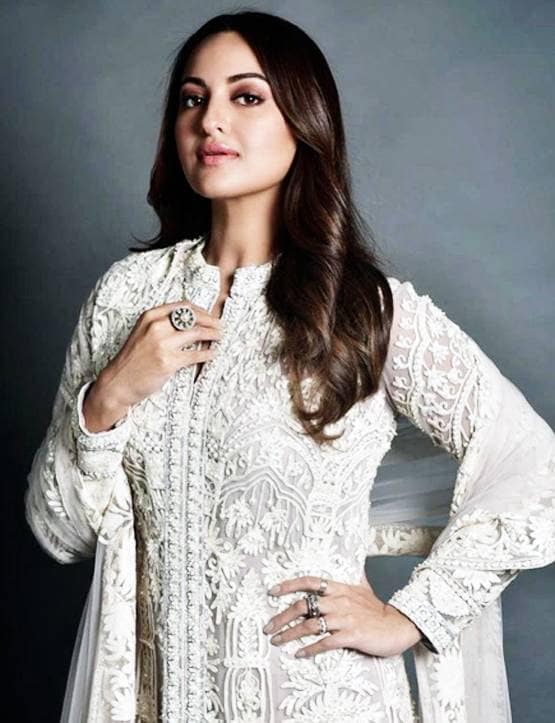 बॉलीवुड के वो फेमस फैशन ड‍िजाइनर्स, जि‍न्होंने बनाया एक्ट्रेसेज को ब्यूटी क्वीन