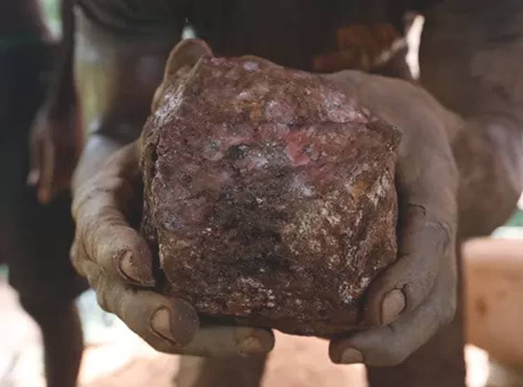 सोनभद्र में मौजूद है ट्रेन से भी लंबी 300 टन की सोने की चट्टान