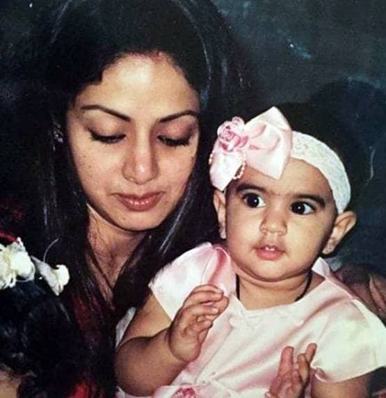 श्रीदेवी: शानदार अदाकारा, खूबसूरत मां, तस्वीरों में देखें यादगार पल