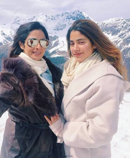 श्रीदेवी: शानदार अदाकारा, खूबसूरत मां, तस्वीरों में देखें यादगार पल