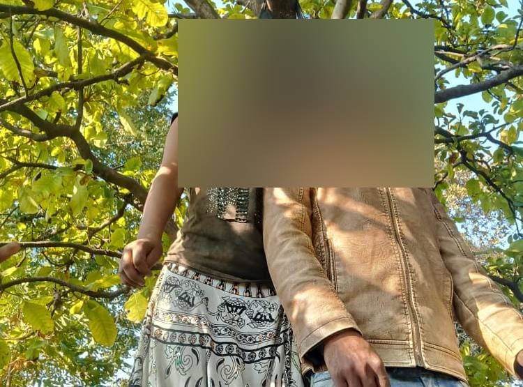 पेड़ से लटका म‍िला कपल, एक ही चुन्नी से बनाए थे दो फंदे
