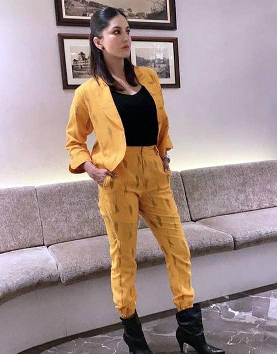 सनी लियोनी को किया गया सम्मानित, नहीं है एक्ट्रेस की खुशी का ठिकाना