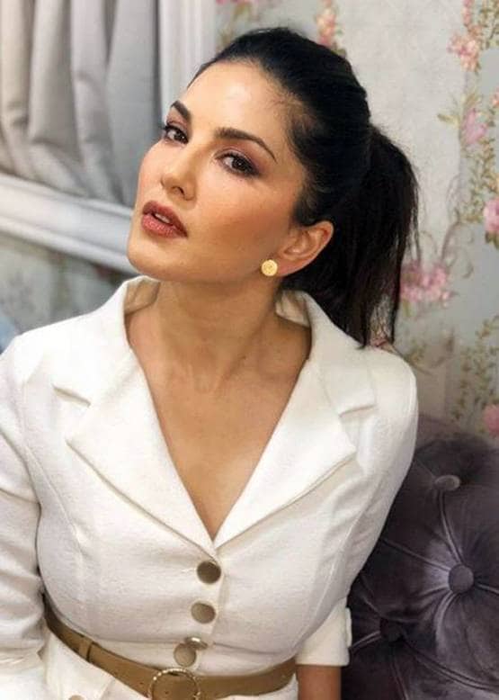 सनी लियोनी को किया गया सम्मानित, नहीं है एक्ट्रेस की खुशी का ठिकाना