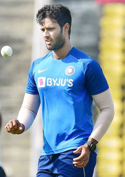 शिवम दुबे ने एक ओवर में लुटाए 34 रन, स्टुअर्ट बिन्नी का रिकॉर्ड तोड़ा