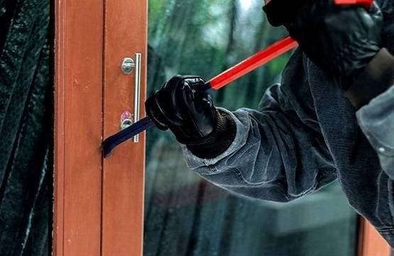 चोर को फ्लैट में मिला शराब का स्टॉक, तो पीकर कर दी ये गलती