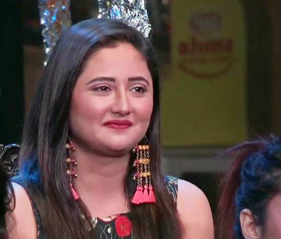 जब फैमिली संग बिग बॉस देखना हुआ मुश्किल, हरकतें देख शर्मिंदा हुए फैंस