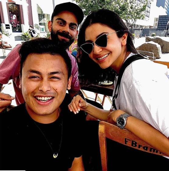 न्यूजीलैंड की गलियों में अनुष्का-विराट की मस्ती, फैंस संग सेल्फी वायरल