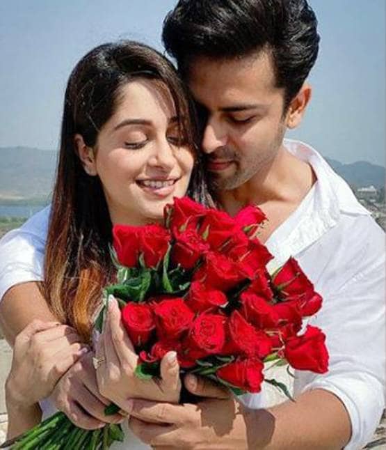 नहीं दुनिया का डर! नेशनल टीवी पर स्टार्स ने किया प्रपोज