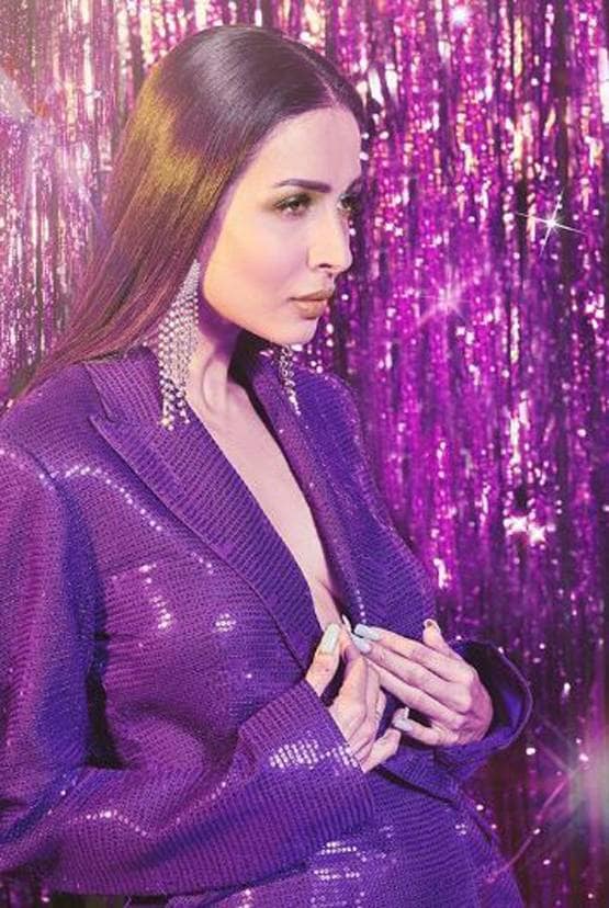 मलाइका अरोड़ा का बॉसी लुक वायरल, पर्पल ड्रेस में लगीं स्टनिंग